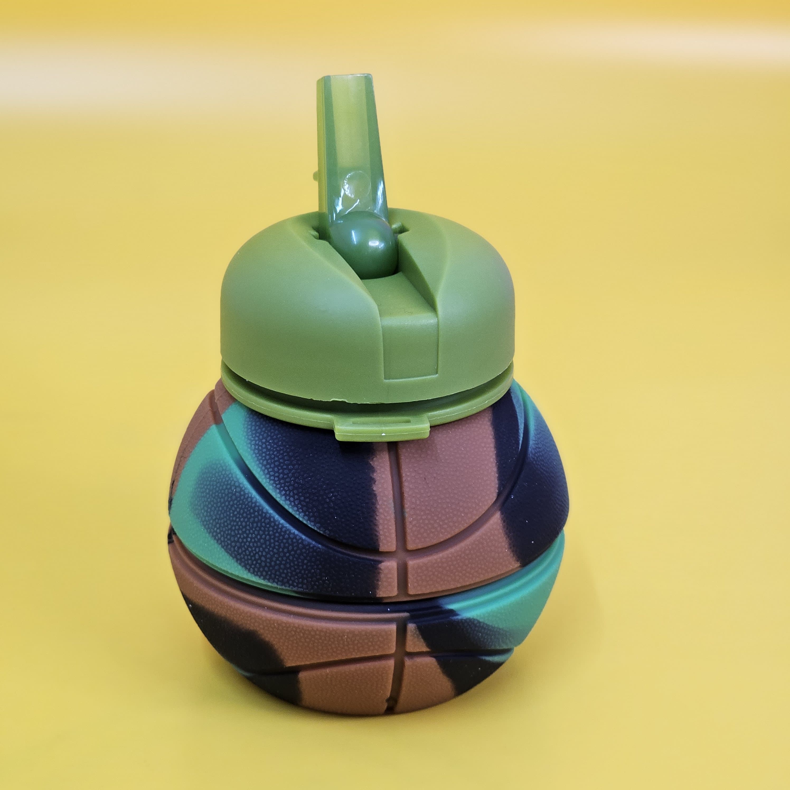 Get this space-saving and safe hydration solution for your kids from www.usmile.toys.